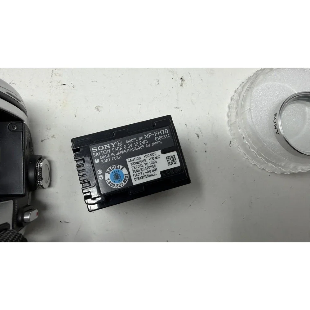 Sony Handycam DCR-SR40 Mini DV Camcorder 30 GB. With Charger, Case & Lens Filter